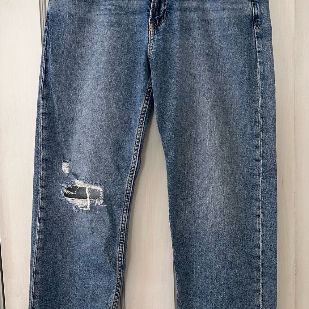 GAP Mid Rise 90s jeans.  Size 28/6 short